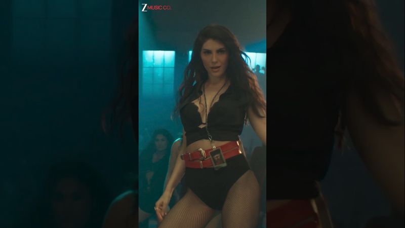 Can you handle the heat? 🔥 #IshqBukhaar is here to raise the temperature. #ElnaazNorouzi #shorts