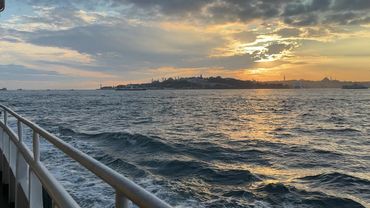 لَقَدْ فَنِيَتْ رُوحِي عَلَيْكَ صَبَابَةً فَمَا أَنْتَ يَا رُوحِي الْ...