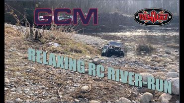 RC Off-road: Hyundai Galloper and Land Rover Defender by the riverbank