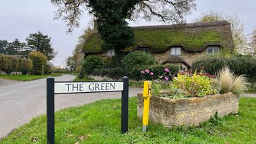 Early Morning Walk in a small English Village - Charney Bassett