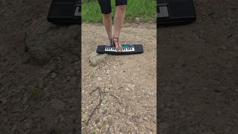 Piano crush in heels #piano #crushexperiment #asmrcrush #asmrcrunch #highheels