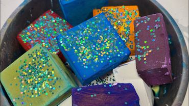 ASMR | Gym Chalk ASMR | bucket of Dyed And Plain Chalk | Oddly Satisfying