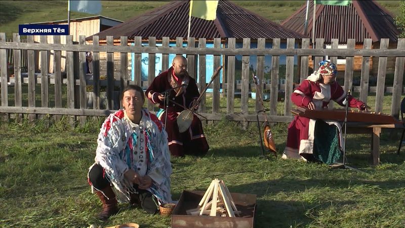 Театр в усадьбах: актеры Хакасии дали спектакль на Родине Михаила Кильчичакова