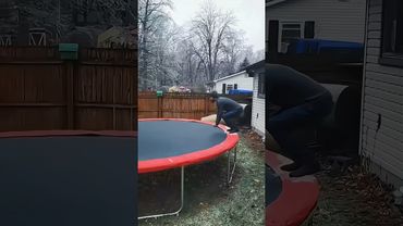 Enjoy strangely satisfying ice #satisfying #asmr #ice #snow #fyp #oddlysatisfying