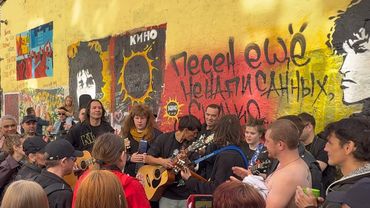 ФАНАТЫ ВИКТОРА ЦОЯ СОБРАЛИСЬ НА АРБАТЕ В ДЕНЬ РОЖДЕНИЯ РОК ЛЕГЕНДЫ !!! ЦОЙ ЖИВ !!! 21.06.2025