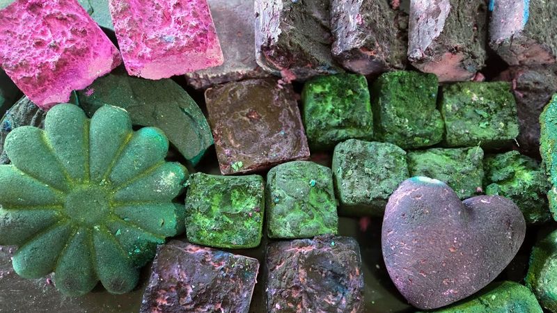 Melting , dusty greenple 🫣😛