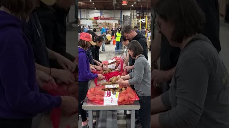 अमेरिका: ऐसी बढ़ी महंगाई, खाने का इंतजाम मुश्किल [USA: Food banks struggle with rising demand]