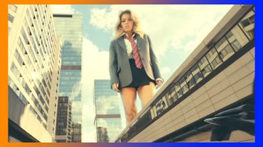 Giant Lusia Chebotina strolls through city (Music Video Edit) [Giantess/巨大娘]
