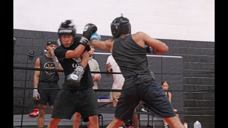 Quick as Lightning: Two Explosive Boxers go at it!