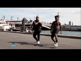 100% coupé décalé : Ordinateur et Zota en mode danse freestyle