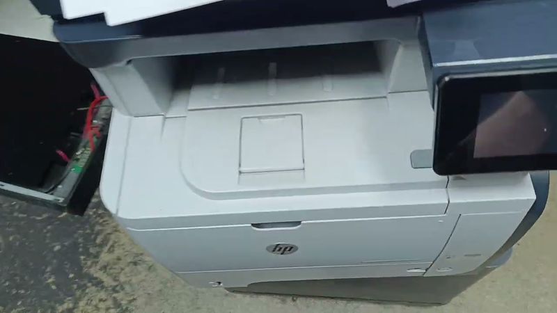 HP laserJet pro mfp m521 dn где искать замятие?