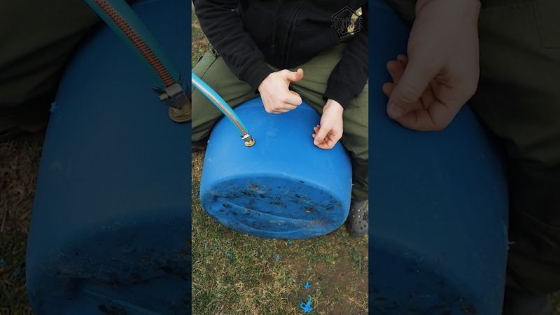 Как подключить шланг к бочке