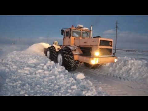 Трактор Кировец. Метель. Цепляем бабочку и едем пробивать дороги.
