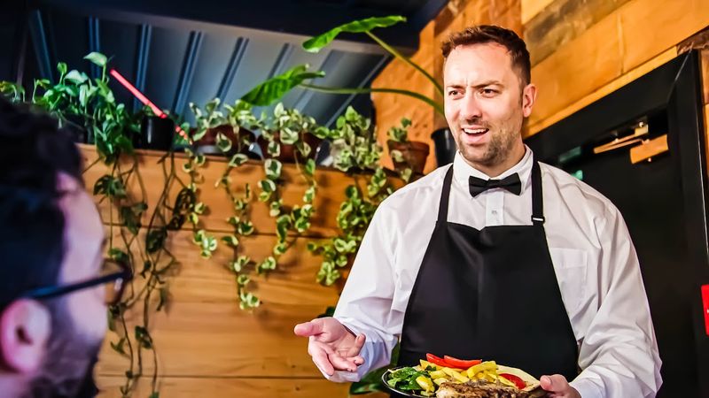 КОГДА ОФИЦИАНТ УРОНИЛ ТВОЮ ЕДУ - VLDL на Русском