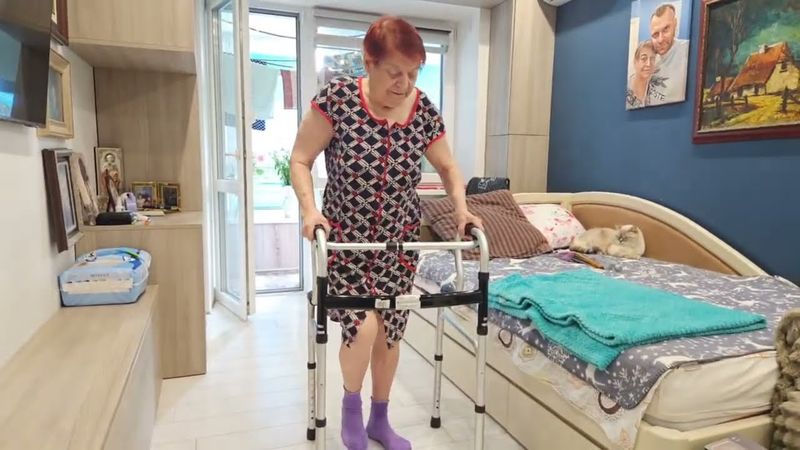 МАМА СТАЛА ХОДИТЬ