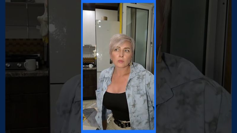 Улыбайтесь,Я вам сразу сказала....