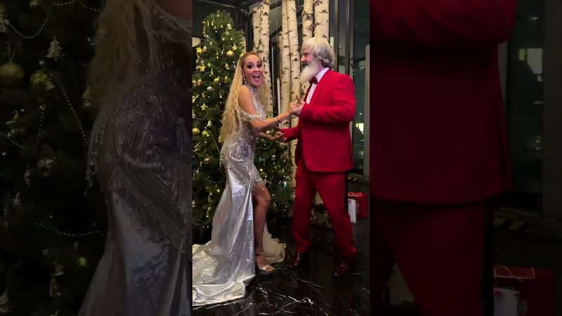 Танцуем все в Новый год под этот новогодний танец и новогоднюю песню 🎄💃🏼 Сможете повторить? ❤️