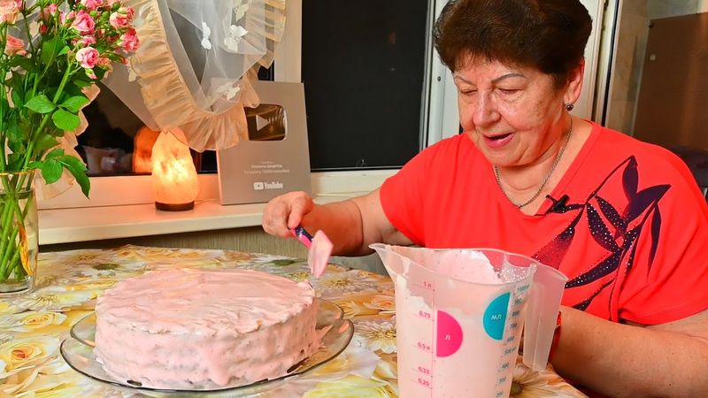 Вот что нужно готовить из клубники! Это просто класс! Кремовый пирог за 10 минут + время для выпечки