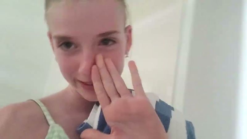 Miss Sienna Go swimming with me