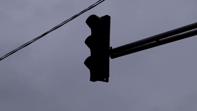 Russian pummeling cuts power to Kyiv and nine Ukrainian regions | REUTERS