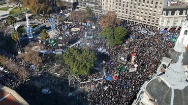 Tens of thousands of Argentines rally in support of convicted ex-president Kirchner | AFP
