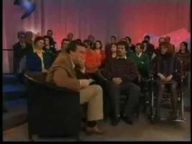 Ведущий угарает в прямом эфире!