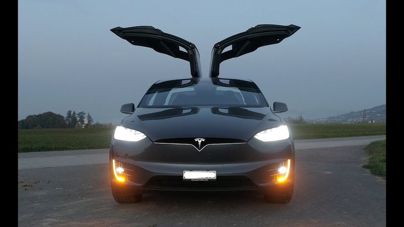 Tesla Model X - CRAZY LIGHTSHOW !!! Must see! Full HD