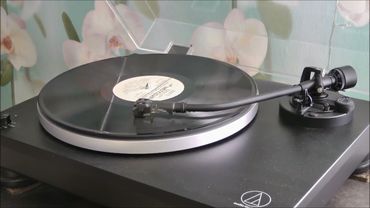 Пластинка. Группа Весёлые ребята. Альбом - Минуточку!!! 1987