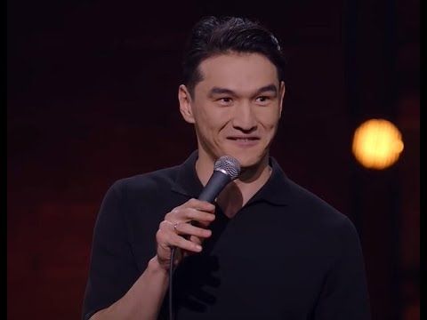 Нурлан троллит приезжих русских. "Что, казахский выучили уже?"