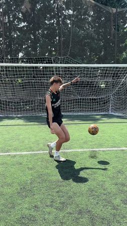 Удар ножницами туториал 🔥⚽️ #футбол #казыч #футболист #финты #трюк 