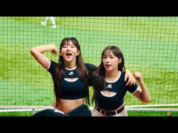 KT 위즈 김진아 이서윤 치어리더 ‘우리의 자랑’ 예쁜 투샷