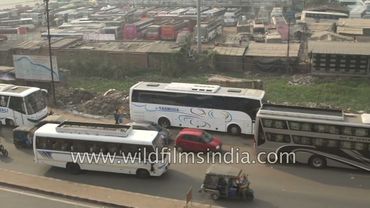 बिहार के पटना में मीठापुर बस स्टैंड