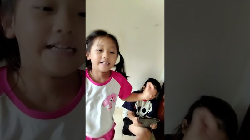 Cô trò cũ gặp nhau sau 2 năm. Vui quá. Con đã hết rối loạn. Xếp hạng cô thứ tám.