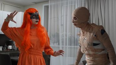 ЧЕЛОВЕК В БИНТАХ ЗА МОИМ ОКНОМ ПРОТИВ КИРЫ! СТРАШИЛКА!