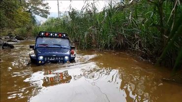 무선조종자동차TRACTION HOBBY 1/8 Founder Jeep Kim-hae Mud SlowMix