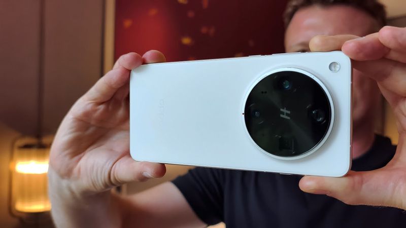 OPPO Find X8 Ultra Hands-On First Impressions!