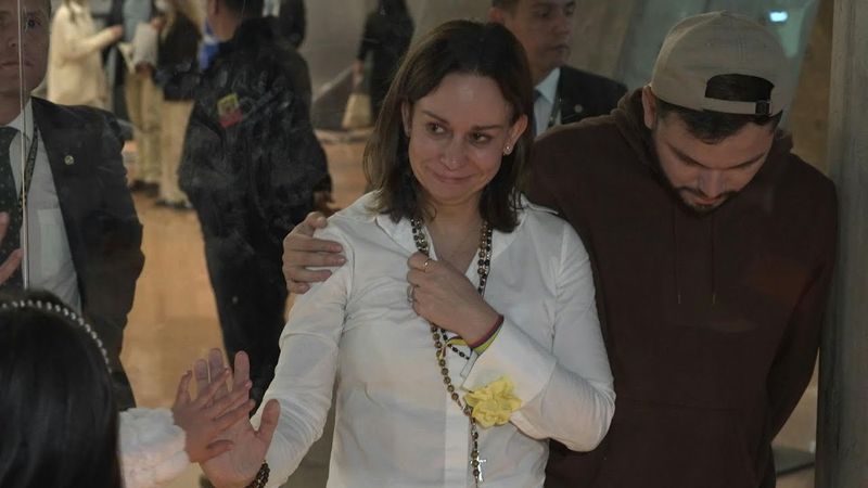 Wife and supporters pray for recovery of Colombian presidential candidate Uribe | AFP