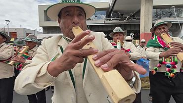 Более 3000 боливийцев сыграли на андских флейтах