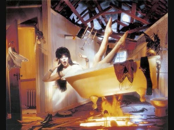 Elvira, Mistress of the Dark-Haunted house