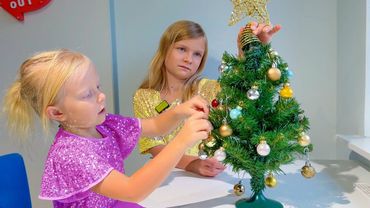 ДЕВОЧКИ ОСТАЛИСЬ БЕЗ ПОДАРКОВ . СОФУНЬЯ ШАЛУНЬЯ