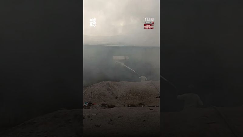 إخماد حريق نشب في ورشة صيانة بمدينة عدن ولا ضحايا