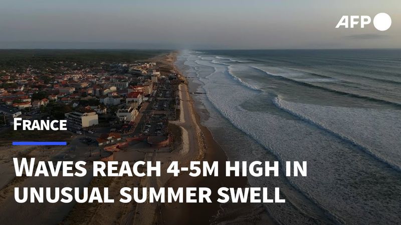 Cyclonic swell phenomenon sweeps French Atlantic coast | AFP