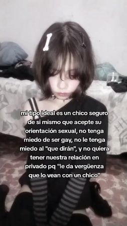 arriba los chicos gays, bisexuales y pansexuales, abajo los heterocur...