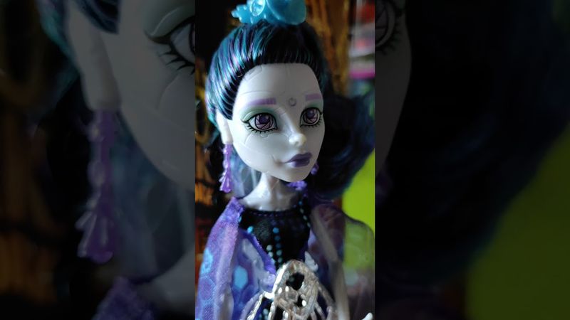 Распаковка и обзор куклы монстер хай ,monster high Элль Иди из серии"Бу-Йорк,Бу-Йорк".