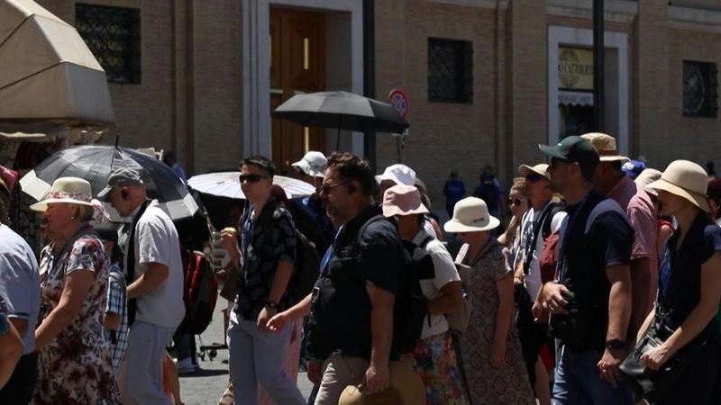 Uptick in heatstroke cases as visitors to Rome brave extreme heat | AFP