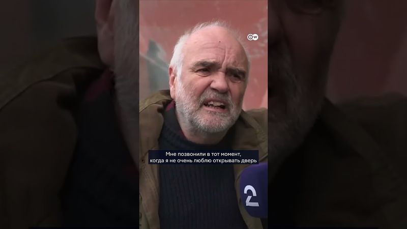 Необычное происшествие в Норвегии: грузовое судно вынесло на берег в нескольких метрах от дома