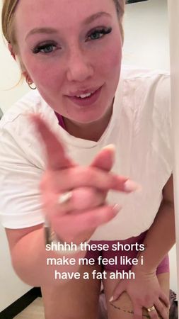 these shorts are my favorite i swear 😍😍😍 . . #redhead #smiles #curvyt...