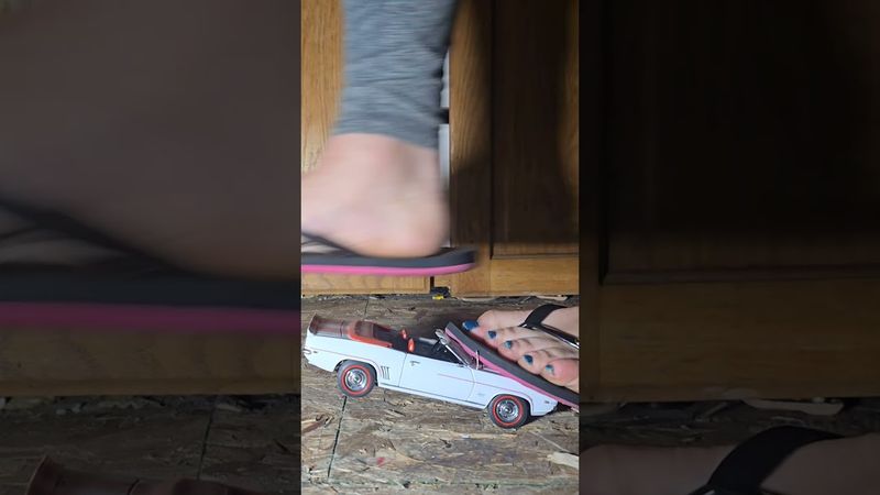 Model car crush in flip-flops #modelcarcrush #asmrcrunch #asmr #walking #asmrsounds #crushingasmr
