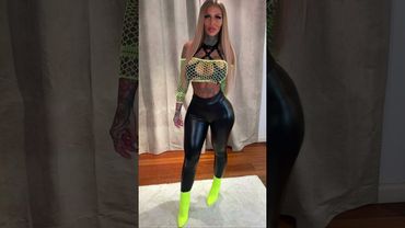 Estilo de vida de diva de couro curvilínea - looks com leggings brilhantes e elegância | Looks de...