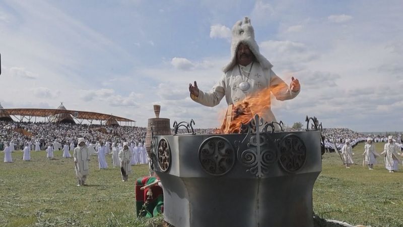 Хоровод и ритуальный костёр: праздник Ысыах отметили в Якутии